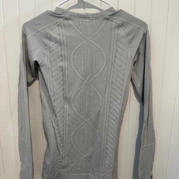 Lululemon running shirt size 2 - Picture 3 of 3